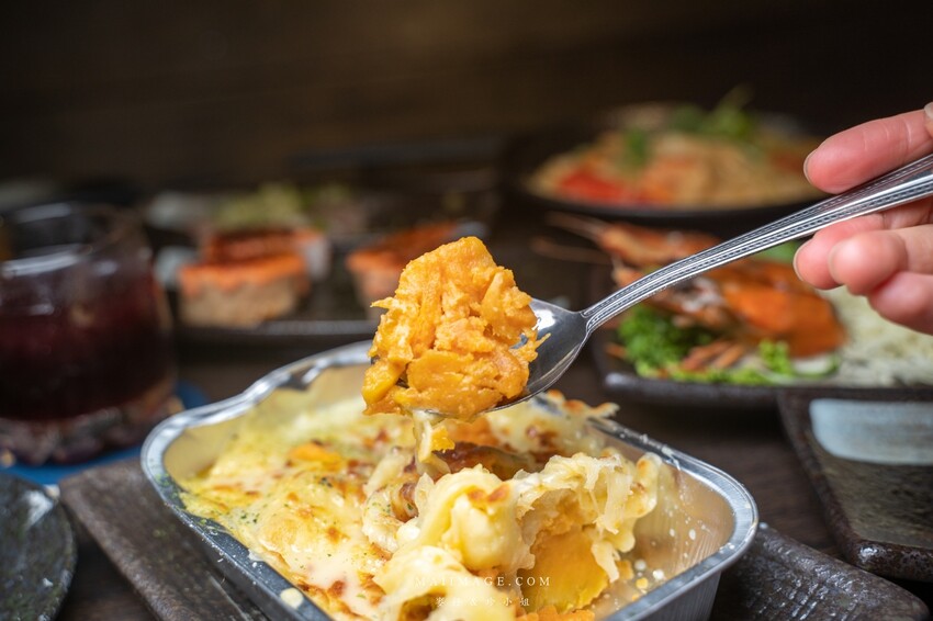 新莊美食｜老串角新莊店～新北無人不知的居酒屋開最新分店囉，總店破兩萬則評論依舊維持4.9顆星，菜單將近