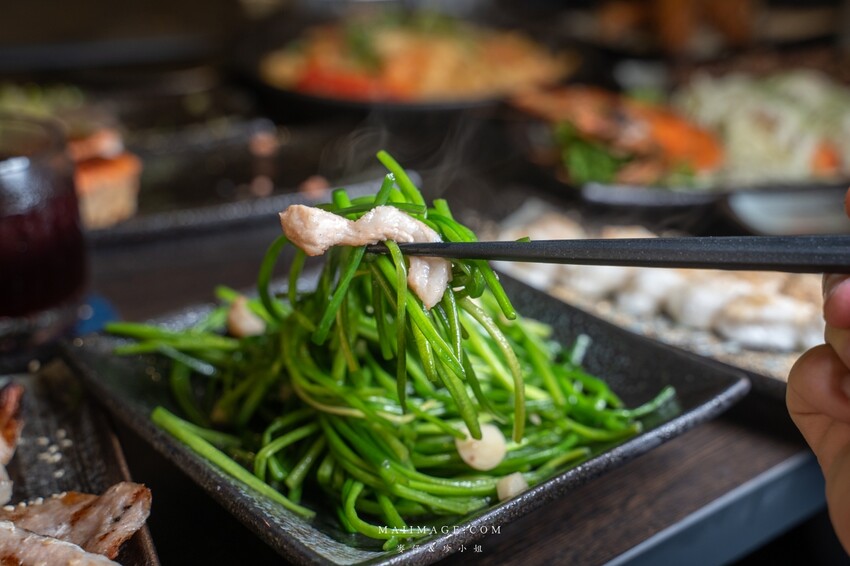 新莊美食｜老串角新莊店～新北無人不知的居酒屋開最新分店囉，總店破兩萬則評論依舊維持4.9顆星，菜單將近