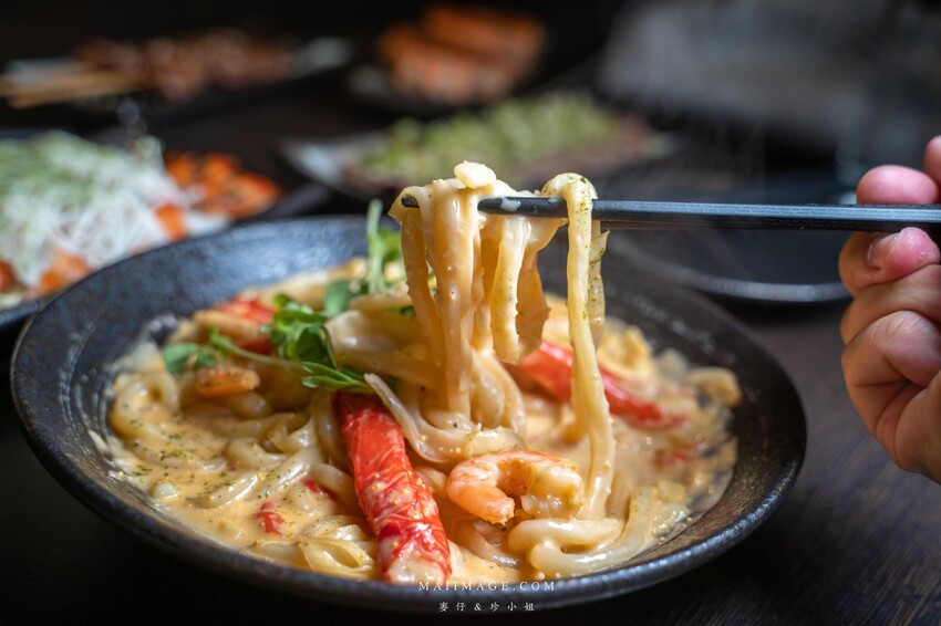 新莊美食｜老串角新莊店～新北無人不知的居酒屋開最新分店囉，總店破兩萬則評論依舊維持4.9顆星，菜單將近