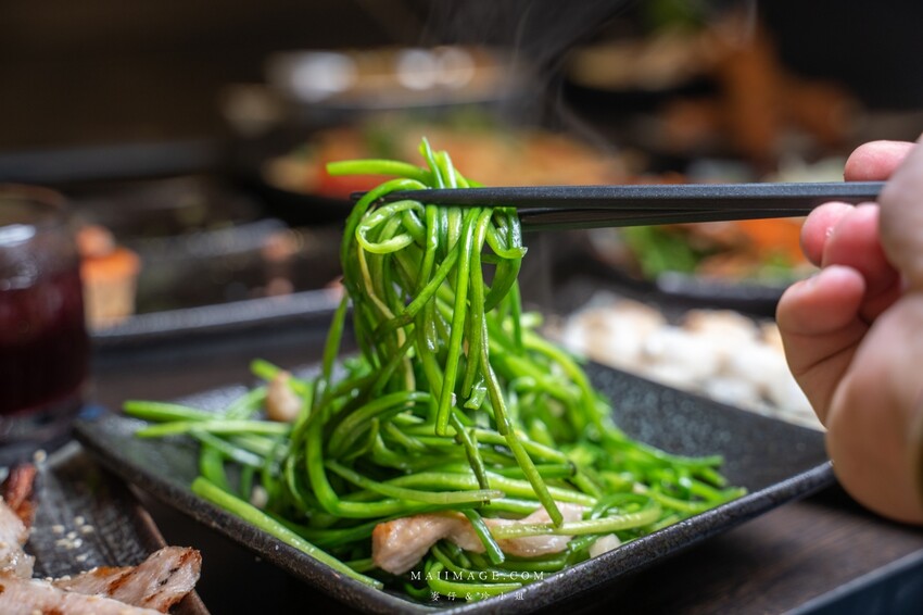 新莊美食｜老串角新莊店～新北無人不知的居酒屋開最新分店囉，總店破兩萬則評論依舊維持4.9顆星，菜單將近