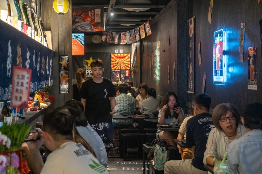新莊美食｜老串角新莊店～新北無人不知的居酒屋開最新分店囉，總店破兩萬則評論依舊維持4.9顆星，菜單將近