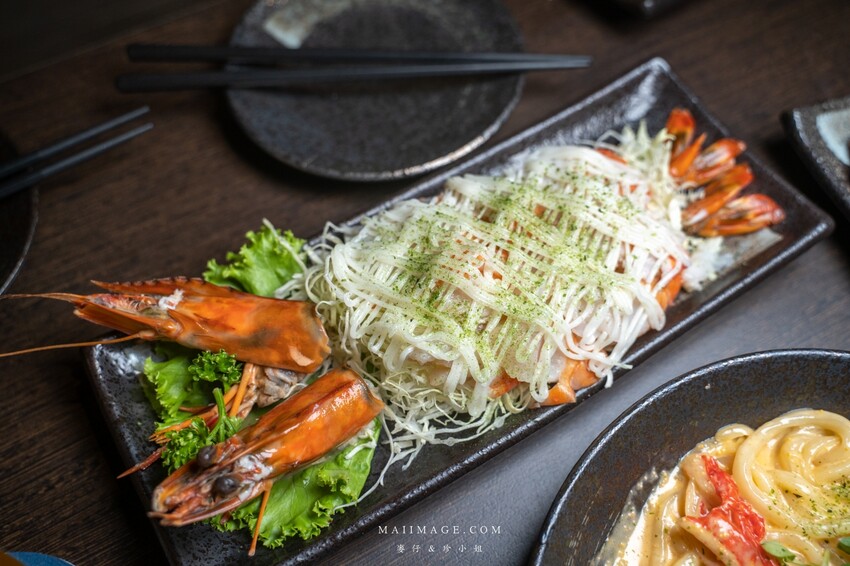 新莊美食｜老串角新莊店～新北無人不知的居酒屋開最新分店囉，總店破兩萬則評論依舊維持4.9顆星，菜單將近