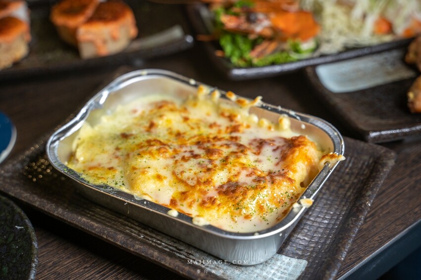 新莊美食｜老串角新莊店～新北無人不知的居酒屋開最新分店囉，總店破兩萬則評論依舊維持4.9顆星，菜單將近