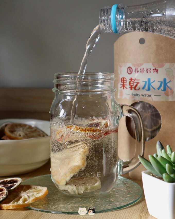 全台線上販售|春哥好物-水果乾專賣店．不愛喝水的人有福了! 「綜合果乾水」集結多種天然水果片，寡淡無味白開水立馬昇華成多彩多姿水果飲品