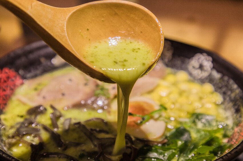 高雄美食 – 希拉麵 x 蓮池潭旁日本神社、一嵐座位風格美味拉麵!