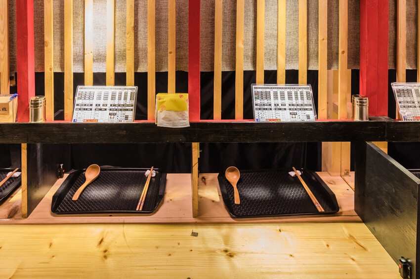 高雄美食 – 希拉麵 x 蓮池潭旁日本神社、一嵐座位風格美味拉麵!