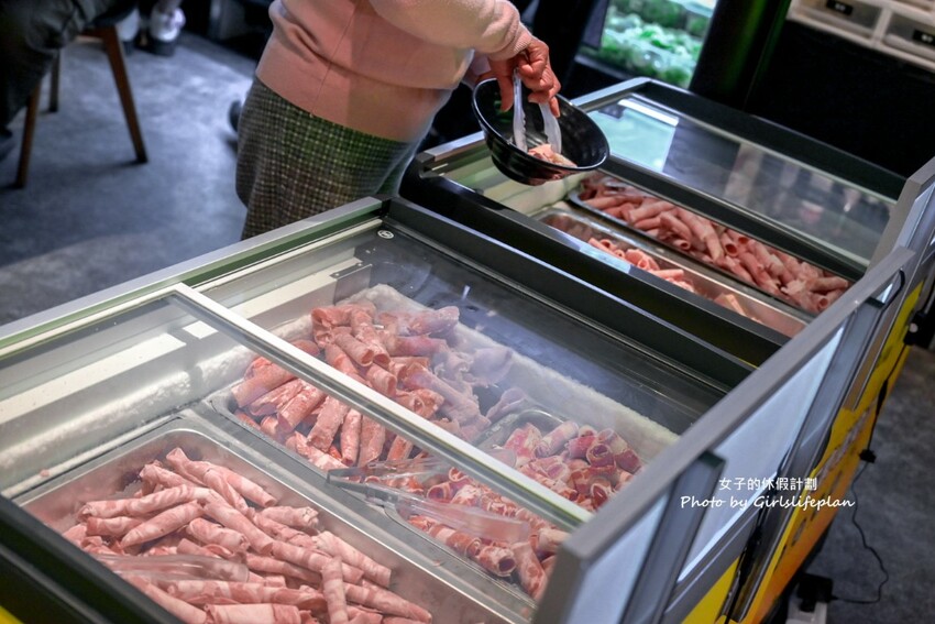 點排餐就送蒙古烤肉吃到飽，數10種蔬菜肉品，飲料.炸物.冰.主食通通吃到飽，商業午餐蒙古烤肉只要198元