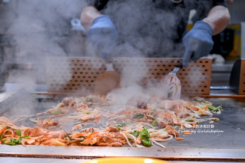 點排餐就送蒙古烤肉吃到飽，數10種蔬菜肉品，飲料.炸物.冰.主食通通吃到飽，商業午餐蒙古烤肉只要198元