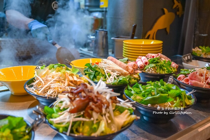 點排餐就送蒙古烤肉吃到飽，數10種蔬菜肉品，飲料.炸物.冰.主食通通吃到飽，商業午餐蒙古烤肉只要198元