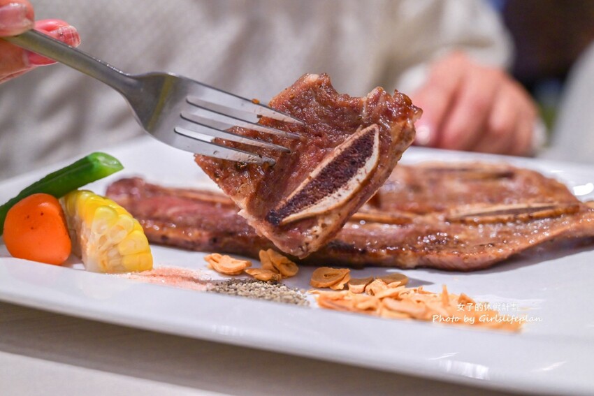 點排餐就送蒙古烤肉吃到飽，數10種蔬菜肉品，飲料.炸物.冰.主食通通吃到飽，商業午餐蒙古烤肉只要198元