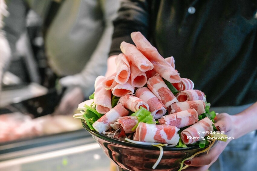 點排餐就送蒙古烤肉吃到飽，數10種蔬菜肉品，飲料.炸物.冰.主食通通吃到飽，商業午餐蒙古烤肉只要198元