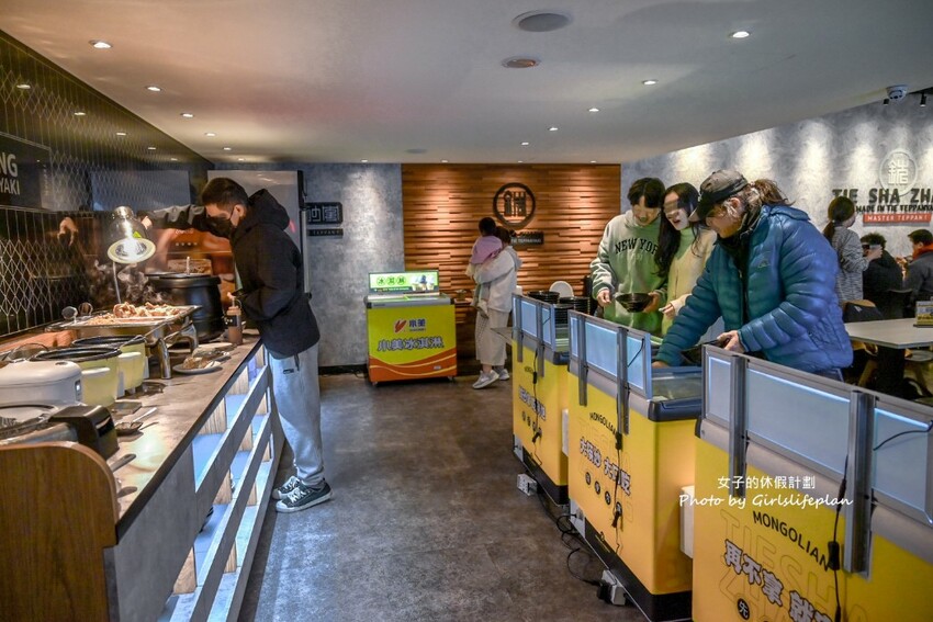 點排餐就送蒙古烤肉吃到飽，數10種蔬菜肉品，飲料.炸物.冰.主食通通吃到飽，商業午餐蒙古烤肉只要198元