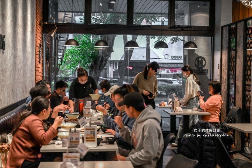 點排餐就送蒙古烤肉吃到飽，數10種蔬菜肉品，飲料.炸物.冰.主食通通吃到飽，商業午餐蒙古烤肉只要198元