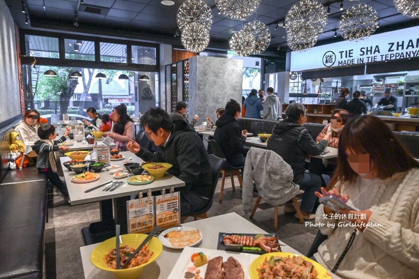 點排餐就送蒙古烤肉吃到飽，數10種蔬菜肉品，飲料.炸物.冰.主食通通吃到飽，商業午餐蒙古烤肉只要198元