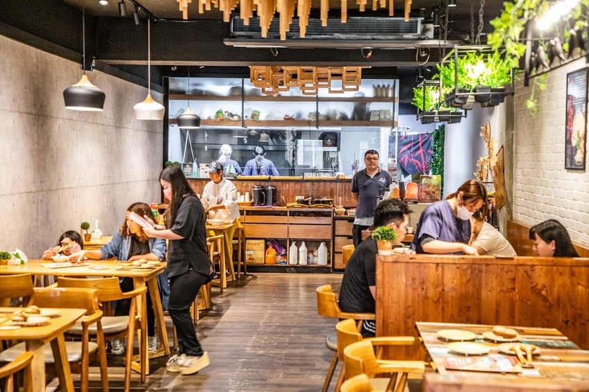 別再只知道拉麵吃到飽！【山禾堂拉麵】全新海鮮拉麵系列澎湃登場，讓你一次吃到爽。