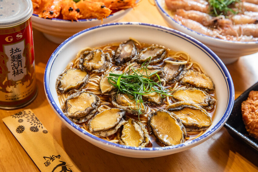 別再只知道拉麵吃到飽！【山禾堂拉麵】全新海鮮拉麵系列澎湃登場，讓你一次吃到爽。