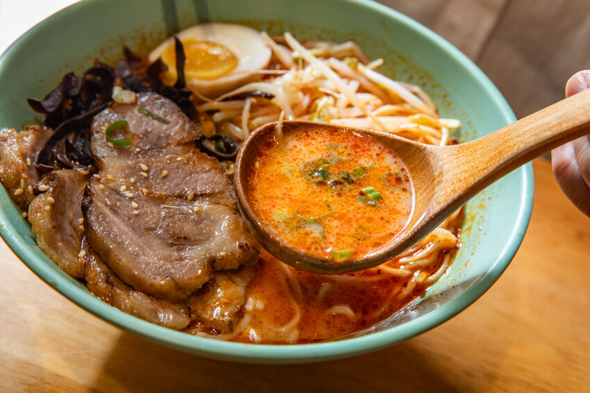 別再只知道拉麵吃到飽！【山禾堂拉麵】全新海鮮拉麵系列澎湃登場，讓你一次吃到爽。