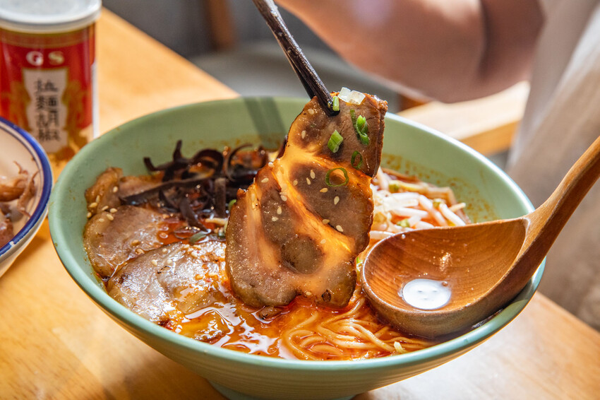 別再只知道拉麵吃到飽！【山禾堂拉麵】全新海鮮拉麵系列澎湃登場，讓你一次吃到爽。