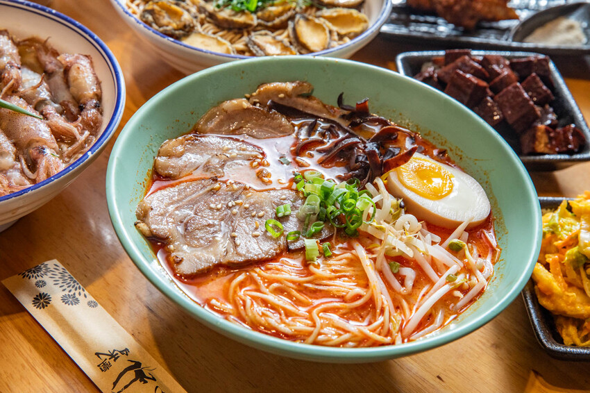 別再只知道拉麵吃到飽！【山禾堂拉麵】全新海鮮拉麵系列澎湃登場，讓你一次吃到爽。