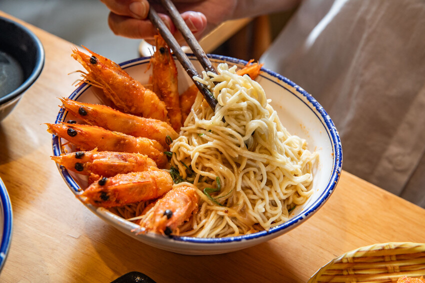 別再只知道拉麵吃到飽！【山禾堂拉麵】全新海鮮拉麵系列澎湃登場，讓你一次吃到爽。