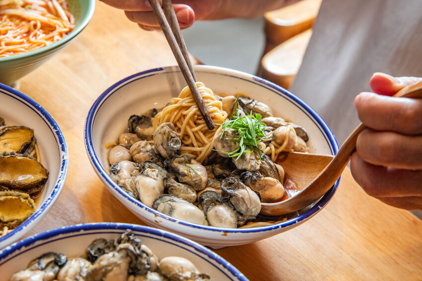 別再只知道拉麵吃到飽！【山禾堂拉麵】全新海鮮拉麵系列澎湃登場，讓你一次吃到爽。