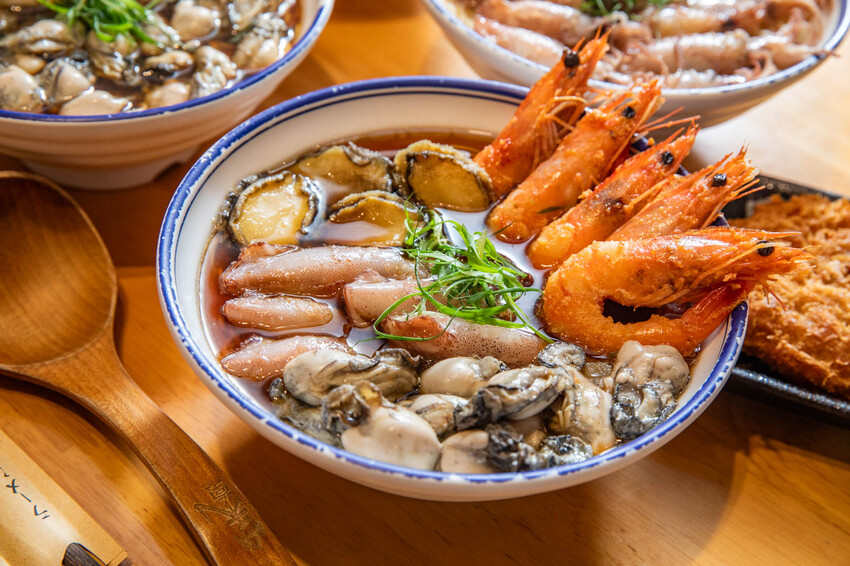 別再只知道拉麵吃到飽！【山禾堂拉麵】全新海鮮拉麵系列澎湃登場，讓你一次吃到爽。