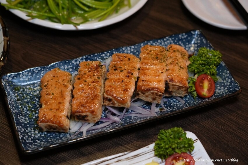 板橋居酒屋推薦｜香炬居酒屋～新開幕！平價的消費、美味的餐點，另有包廂座位適合三五好友聚餐