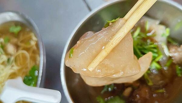 【樹林美食】無名肉羹麵｜超級巨無霸份量無名小吃店，份量足足比別人家大三倍！