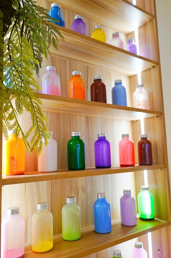 內餡交易林口店 文青風格的麵食館 手工鮮蝦雲吞超有料 一吃就愛上!