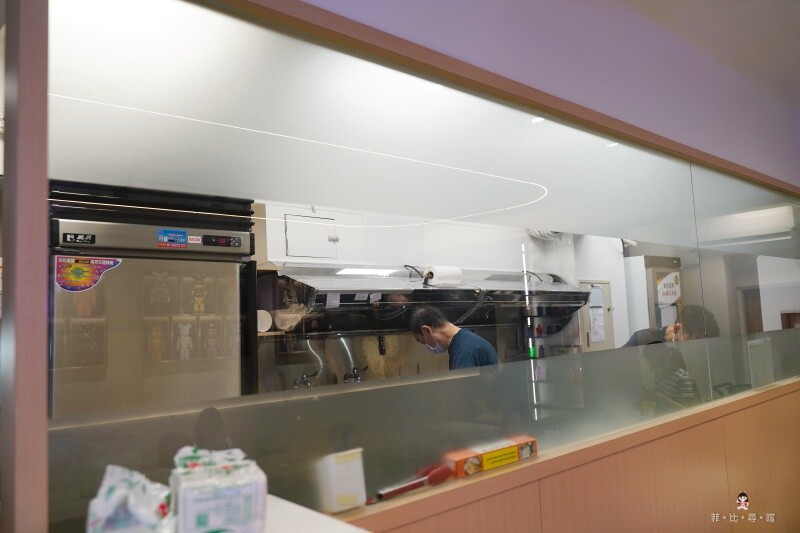 內餡交易林口店 文青風格的麵食館 手工鮮蝦雲吞超有料 一吃就愛上!