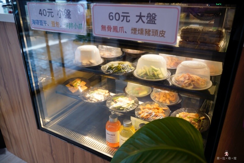 內餡交易林口店 文青風格的麵食館 手工鮮蝦雲吞超有料 一吃就愛上!