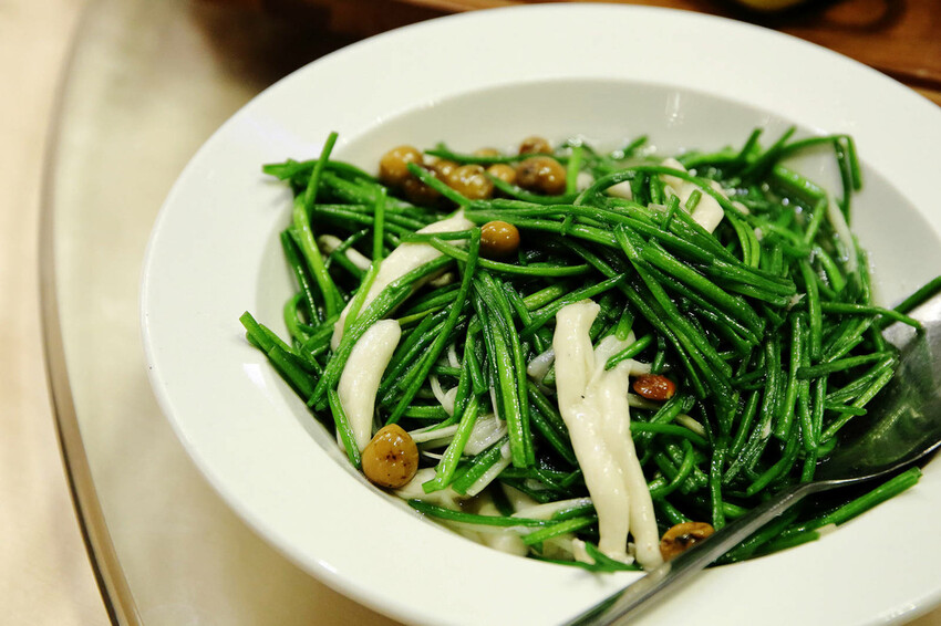 晶宴會館新品牌「晶粵軒烤鴨餐廳」，主打烤鴨搭配港式小點跟經典