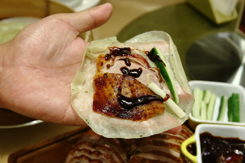 晶宴會館新品牌「晶粵軒烤鴨餐廳」，主打烤鴨搭配港式小點跟經典