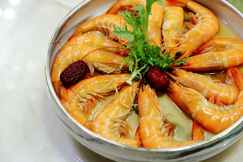 晶宴會館新品牌「晶粵軒烤鴨餐廳」，主打烤鴨搭配港式小點跟經典