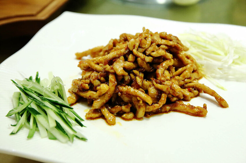 晶宴會館新品牌「晶粵軒烤鴨餐廳」，主打烤鴨搭配港式小點跟經典