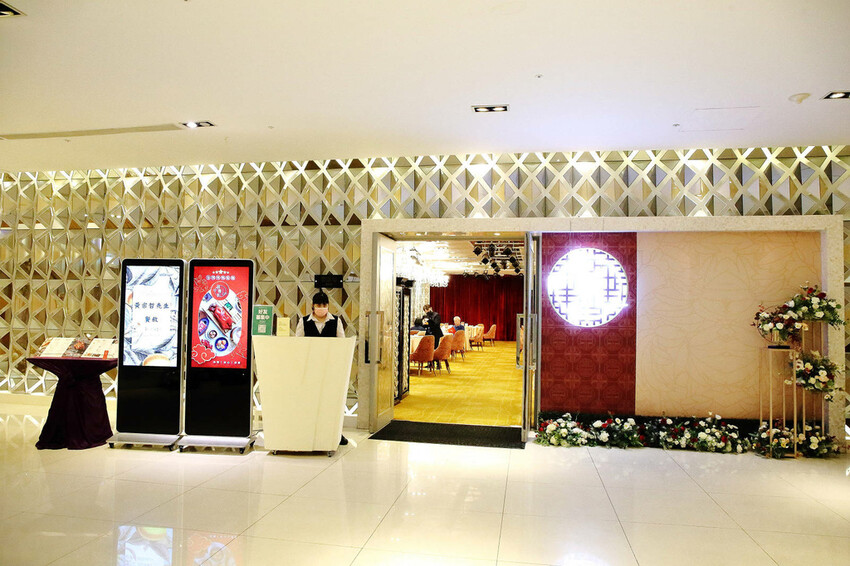 晶宴會館新品牌「晶粵軒烤鴨餐廳」，主打烤鴨搭配港式小點跟經典