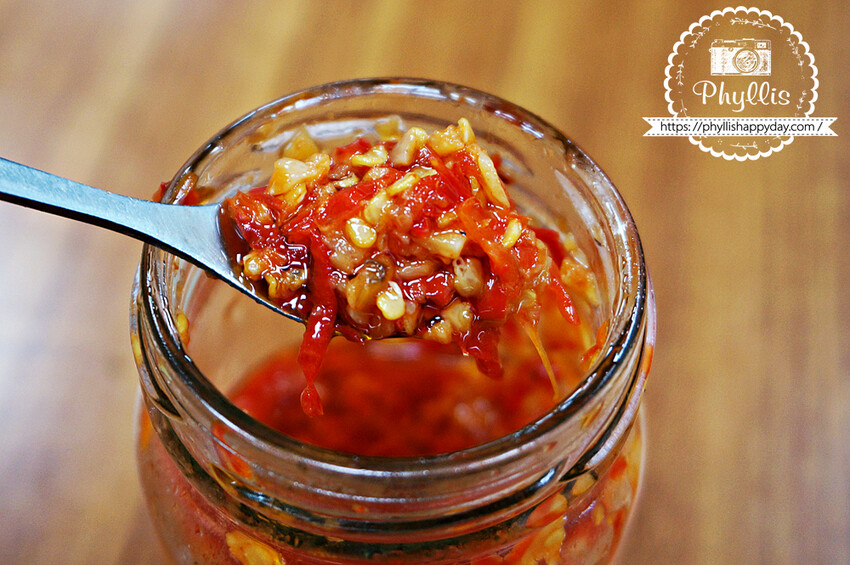 中壢夜市 廣東腸粉 皮薄餡多獨家醬料超香 大排長龍也願意的夜市美食! - 相片中的菲莉絲