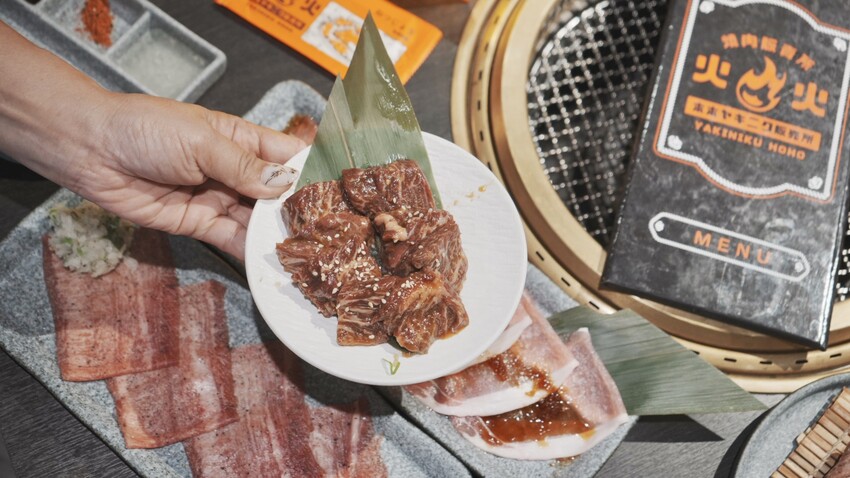 台中燒肉推薦!火火燒肉販賣所,享受桌邊代烤服務與澎湃美食