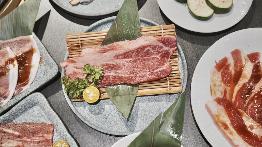 台中燒肉推薦!火火燒肉販賣所,享受桌邊代烤服務與澎湃美食