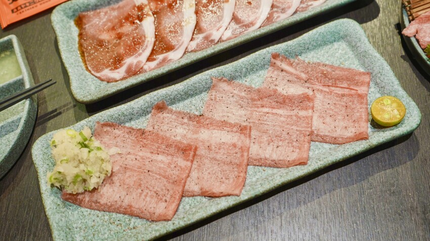 台中燒肉推薦!火火燒肉販賣所,享受桌邊代烤服務與澎湃美食