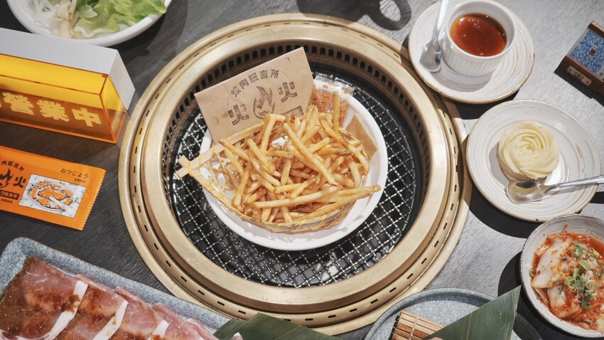 台中燒肉推薦!火火燒肉販賣所,享受桌邊代烤服務與澎湃美食