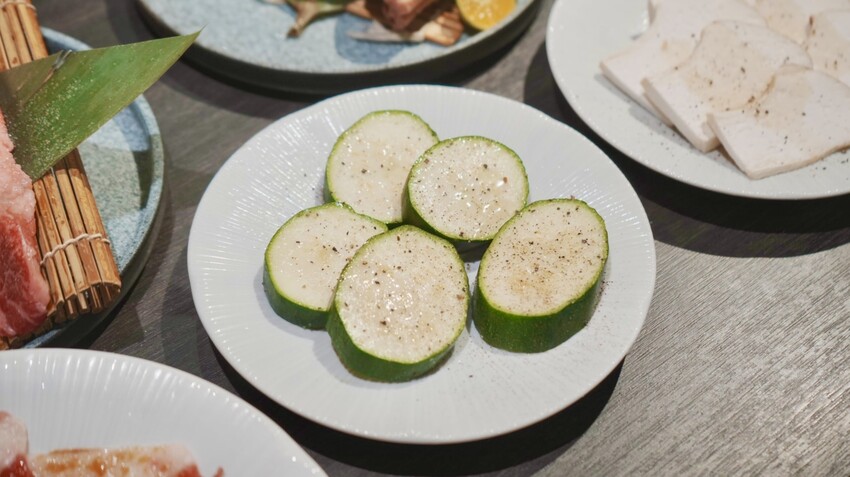 台中燒肉推薦!火火燒肉販賣所,享受桌邊代烤服務與澎湃美食