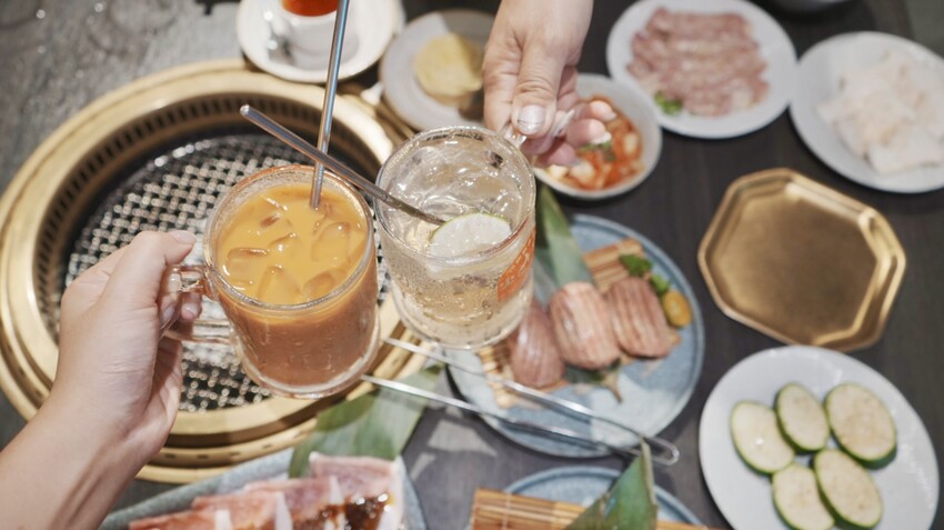 台中燒肉推薦!火火燒肉販賣所,享受桌邊代烤服務與澎湃美食