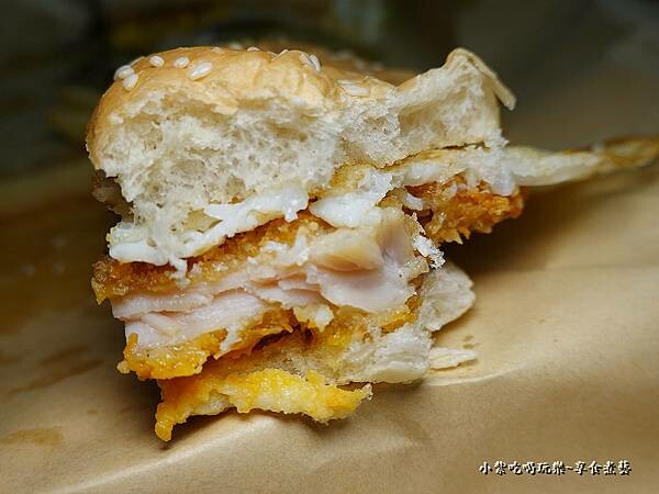 黃金泡菜春雞漢堡-琴玲早午餐 (1).jpg