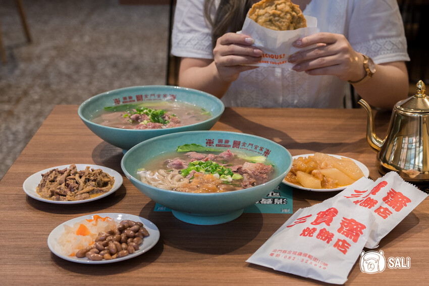 圓頭肉乾金城榮泰店｜金門美食，創始鮮沖溫體酒糟牛肉麵，小菜吃到飽