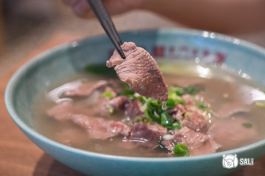 圓頭肉乾金城榮泰店｜金門美食，創始鮮沖溫體酒糟牛肉麵，小菜吃到飽