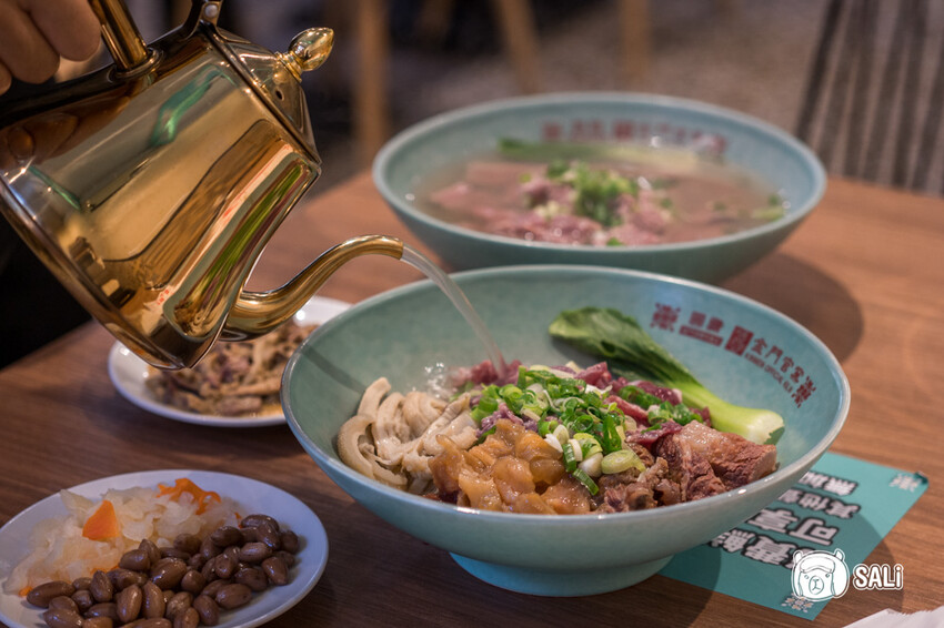 圓頭肉乾金城榮泰店｜金門美食，創始鮮沖溫體酒糟牛肉麵，小菜吃到飽