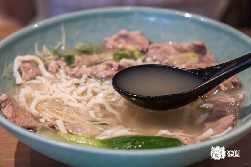 圓頭肉乾金城榮泰店｜金門美食，創始鮮沖溫體酒糟牛肉麵，小菜吃到飽