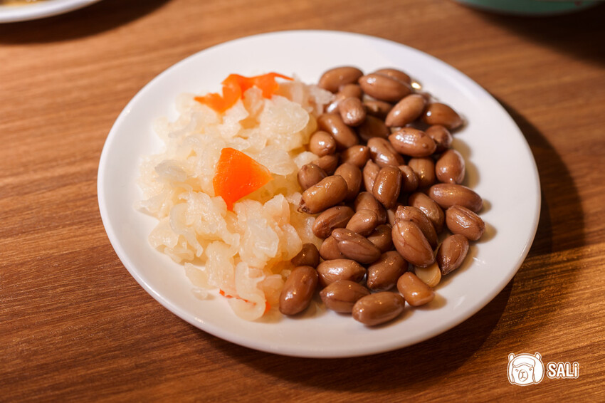 圓頭肉乾金城榮泰店｜金門美食，創始鮮沖溫體酒糟牛肉麵，小菜吃到飽