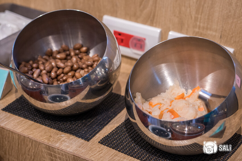 圓頭肉乾金城榮泰店｜金門美食，創始鮮沖溫體酒糟牛肉麵，小菜吃到飽